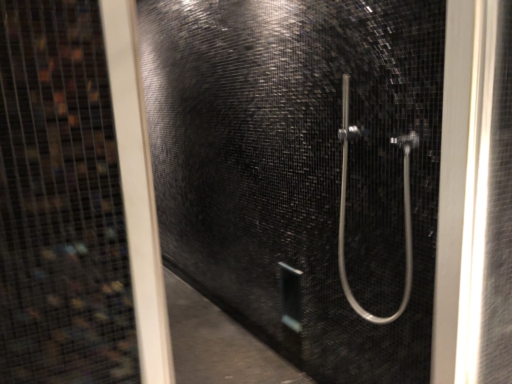 セントレジス ・モルディブ・ヴォンムリ・リゾート　ハイドロセラピープール　Hydrotherapy pool　イリディウムスパ　Iridium Spa　料金　感想　おすすめ　時間帯