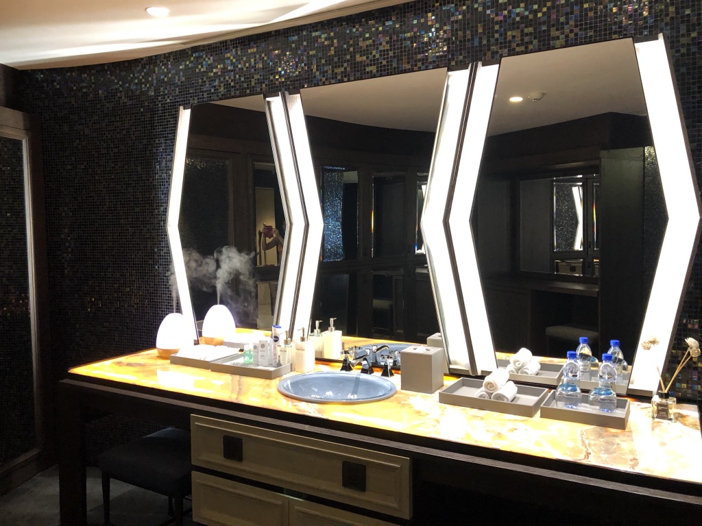 セントレジス ・モルディブ・ヴォンムリ・リゾート　ハイドロセラピープール　Hydrotherapy pool　イリディウムスパ　Iridium Spa　料金　感想　おすすめ　時間帯