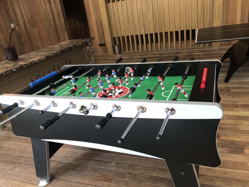 【セントレジス ・モルディブ・ヴォンムリ・リゾート】施設をご紹介。島のホテルって飽きない?いやいや、ホテル内は結構遊べる! 21 セントレジス ・モルディブ・ヴォンムリ・リゾート 施設 アクティビティ 無料 チルドレンアクティビティ children activities weekly wellness activities free