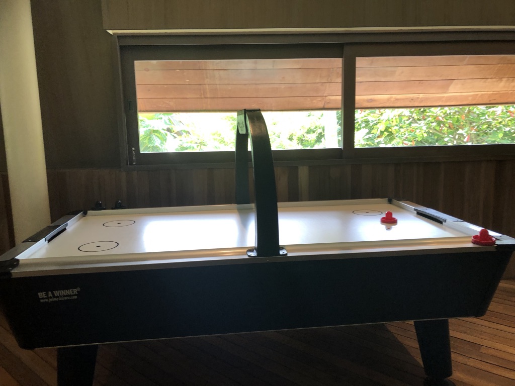 【セントレジス ・モルディブ・ヴォンムリ・リゾート】施設をご紹介。島のホテルって飽きない?いやいや、ホテル内は結構遊べる! 31 セントレジス ・モルディブ・ヴォンムリ・リゾート 施設 アクティビティ 無料 チルドレンアクティビティ children activities weekly wellness activities free