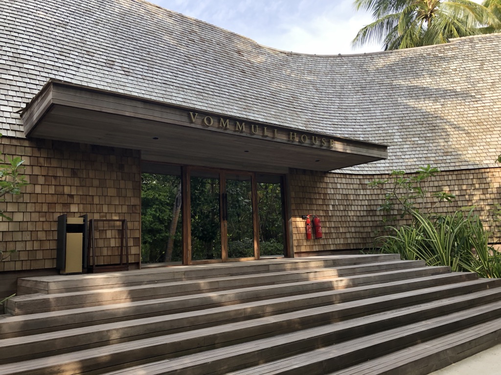 【セントレジス ・モルディブ・ヴォンムリ・リゾート】施設をご紹介。島のホテルって飽きない?いやいや、ホテル内は結構遊べる! 3 セントレジス ・モルディブ・ヴォンムリ・リゾート 施設 アクティビティ 無料 チルドレンアクティビティ children activities weekly wellness activities free