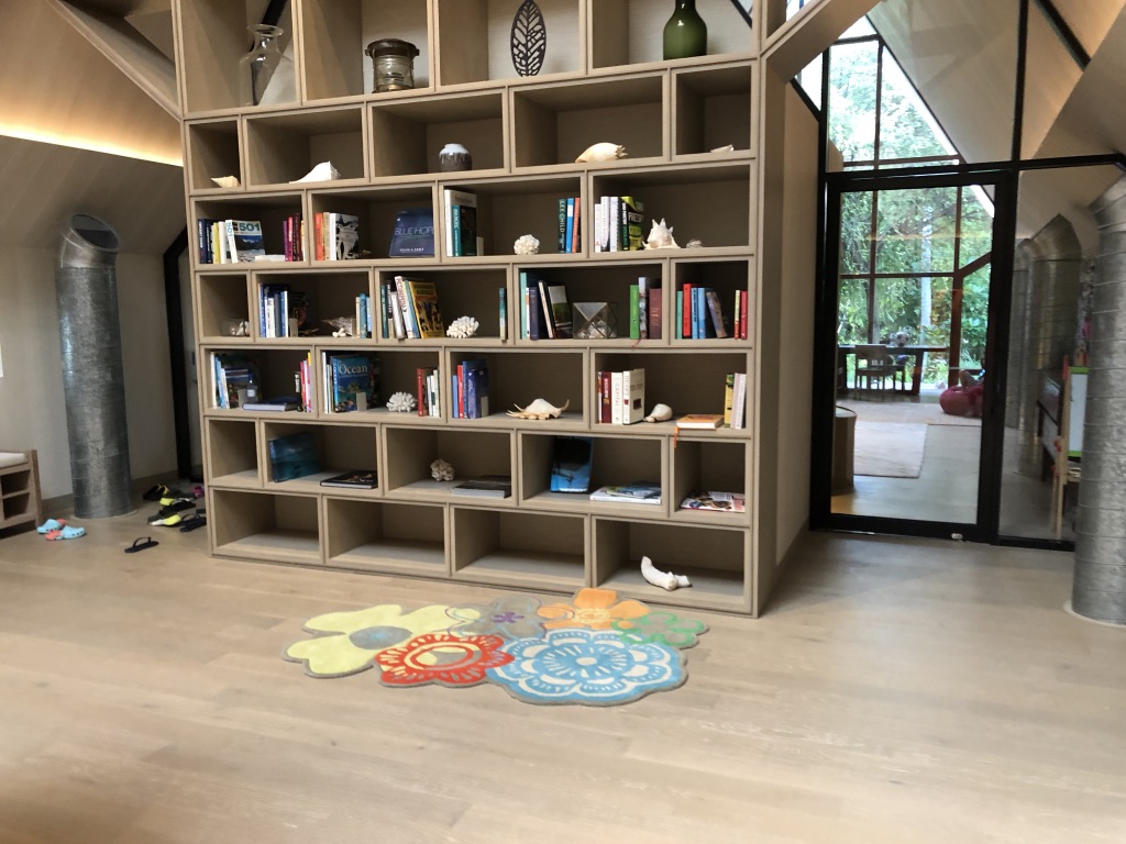 【セントレジス ・モルディブ・ヴォンムリ・リゾート】施設をご紹介。島のホテルって飽きない?いやいや、ホテル内は結構遊べる! 11 セントレジス ・モルディブ・ヴォンムリ・リゾート 施設 アクティビティ 無料 チルドレンアクティビティ children activities weekly wellness activities free