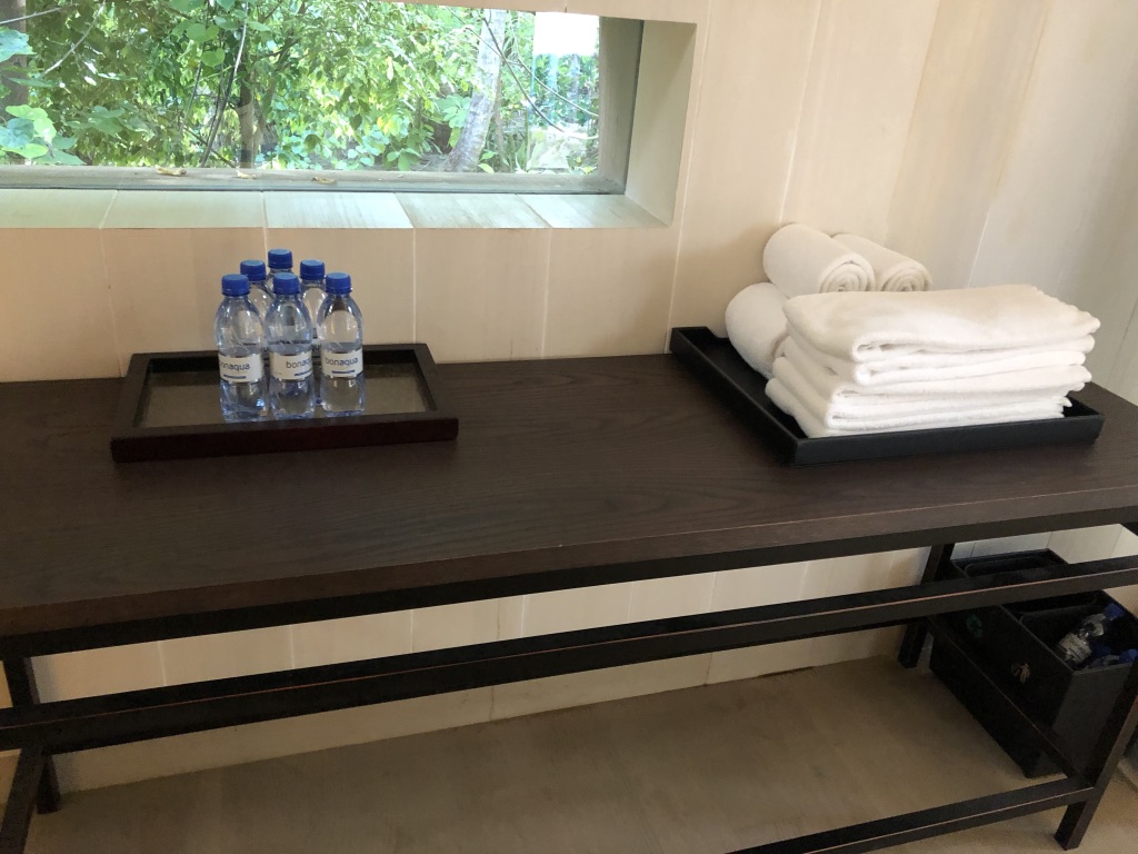 【セントレジス ・モルディブ・ヴォンムリ・リゾート】施設をご紹介。島のホテルって飽きない?いやいや、ホテル内は結構遊べる! 18 セントレジス ・モルディブ・ヴォンムリ・リゾート 施設 アクティビティ 無料 チルドレンアクティビティ children activities weekly wellness activities free