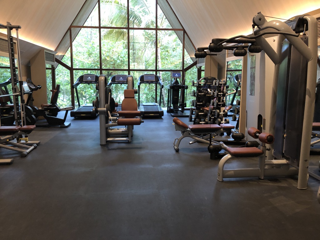 【セントレジス ・モルディブ・ヴォンムリ・リゾート】施設をご紹介。島のホテルって飽きない?いやいや、ホテル内は結構遊べる! 5 セントレジス ・モルディブ・ヴォンムリ・リゾート 施設 アクティビティ 無料 チルドレンアクティビティ children activities weekly wellness activities free