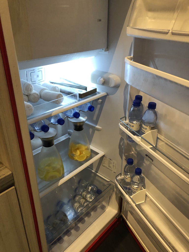 【セントレジス ・モルディブ・ヴォンムリ・リゾート】施設をご紹介。島のホテルって飽きない?いやいや、ホテル内は結構遊べる! 9 セントレジス ・モルディブ・ヴォンムリ・リゾート 施設 アクティビティ 無料 チルドレンアクティビティ children activities weekly wellness activities free