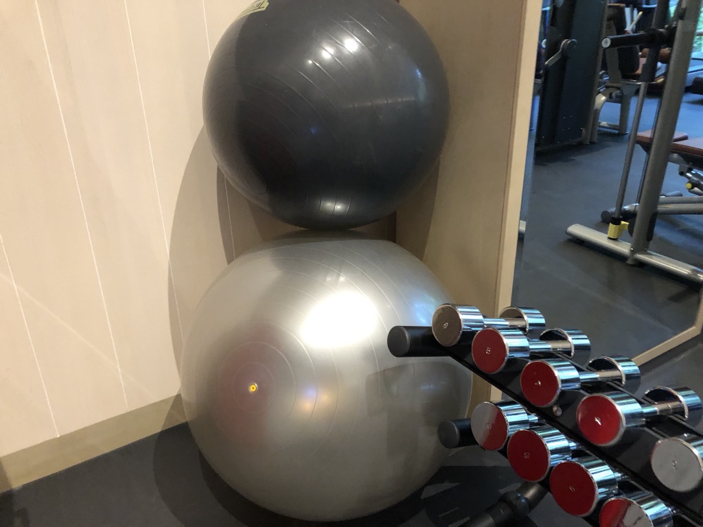 【セントレジス ・モルディブ・ヴォンムリ・リゾート】施設をご紹介。島のホテルって飽きない?いやいや、ホテル内は結構遊べる! 8 セントレジス ・モルディブ・ヴォンムリ・リゾート 施設 アクティビティ 無料 チルドレンアクティビティ children activities weekly wellness activities free