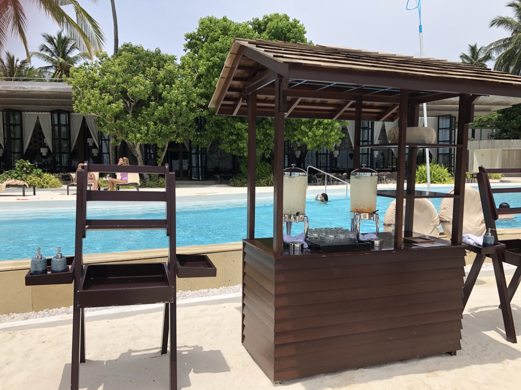 【セントレジス ・モルディブ・ヴォンムリ・リゾート】施設をご紹介。島のホテルって飽きない?いやいや、ホテル内は結構遊べる! 53 セントレジス ・モルディブ・ヴォンムリ・リゾート 施設 アクティビティ 無料 チルドレンアクティビティ children activities weekly wellness activities free