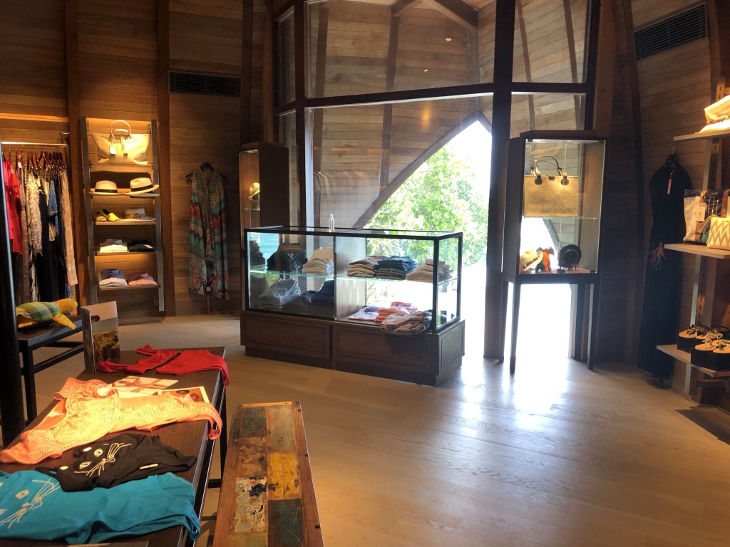 【セントレジス ・モルディブ・ヴォンムリ・リゾート】施設をご紹介。島のホテルって飽きない?いやいや、ホテル内は結構遊べる! 69 セントレジス ・モルディブ・ヴォンムリ・リゾート 施設 アクティビティ 無料 チルドレンアクティビティ children activities weekly wellness activities free