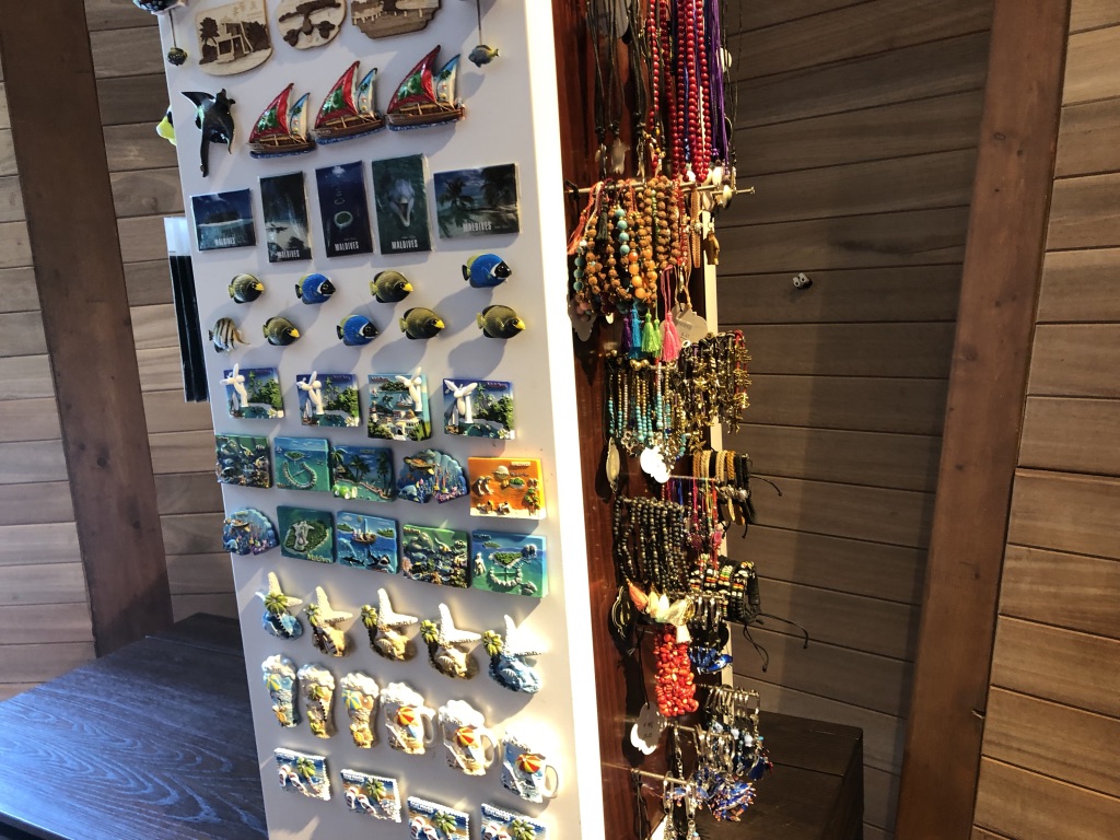 【セントレジス ・モルディブ・ヴォンムリ・リゾート】施設をご紹介。島のホテルって飽きない?いやいや、ホテル内は結構遊べる! 63 セントレジス ・モルディブ・ヴォンムリ・リゾート 施設 アクティビティ 無料 チルドレンアクティビティ children activities weekly wellness activities free