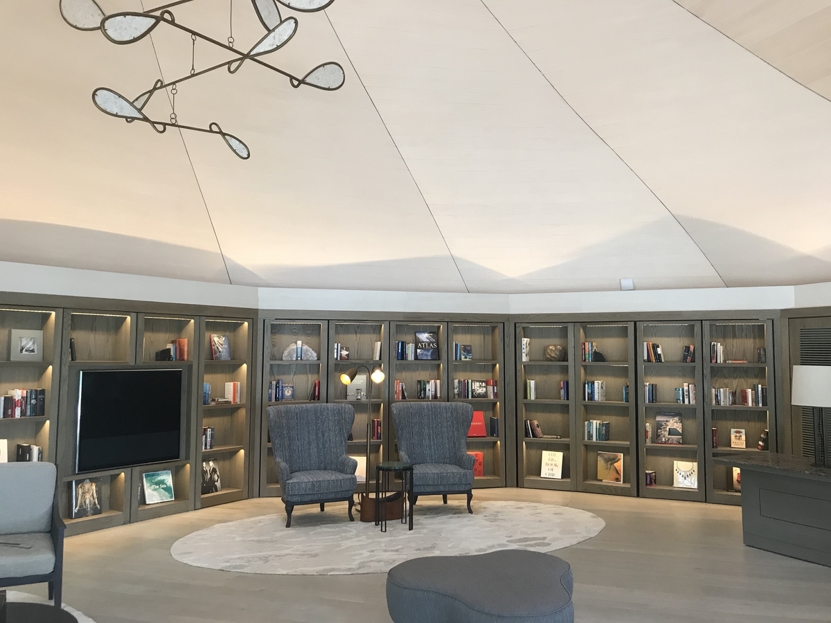 【セントレジス ・モルディブ・ヴォンムリ・リゾート】施設をご紹介。島のホテルって飽きない?いやいや、ホテル内は結構遊べる! 43 セントレジス ・モルディブ・ヴォンムリ・リゾート 施設 アクティビティ 無料 チルドレンアクティビティ children activities weekly wellness activities free