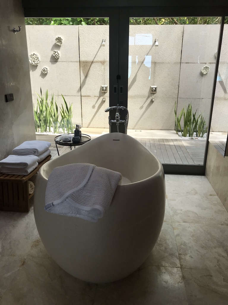 バトラーに聞いた!セントレジス・モルディブ・ヴォンムリ・リゾート 目的別、適した部屋とは? 21 セントレジス・モルディブ・ヴォンムリ・リゾート 部屋 子連れ どこがいい? シュノーケリング プライバシー