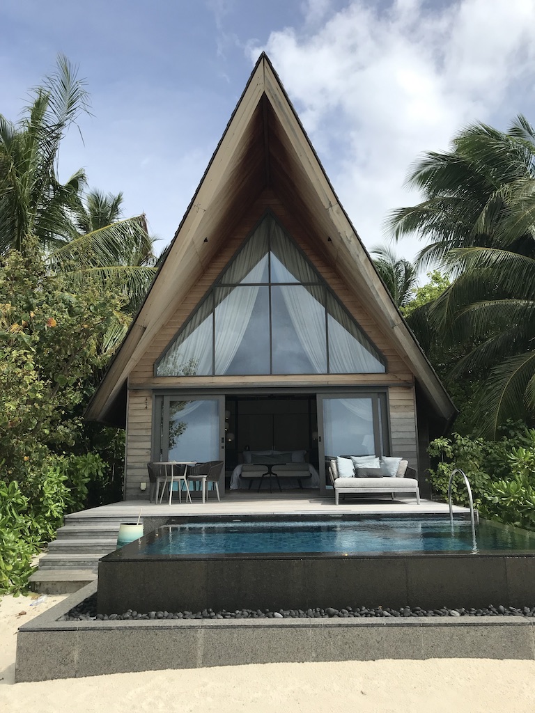 バトラーに聞いた!セントレジス・モルディブ・ヴォンムリ・リゾート 目的別、適した部屋とは? 12 セントレジス・モルディブ・ヴォンムリ・リゾート 部屋 子連れ どこがいい? シュノーケリング プライバシー