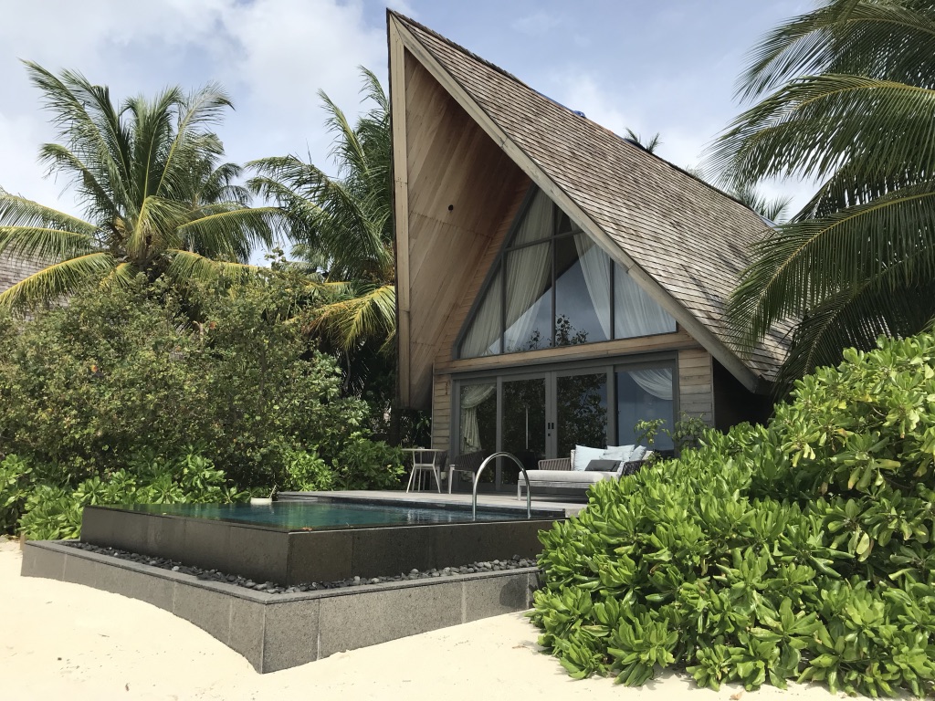 バトラーに聞いた!セントレジス・モルディブ・ヴォンムリ・リゾート 目的別、適した部屋とは? 10 セントレジス・モルディブ・ヴォンムリ・リゾート 部屋 子連れ どこがいい? シュノーケリング プライバシー