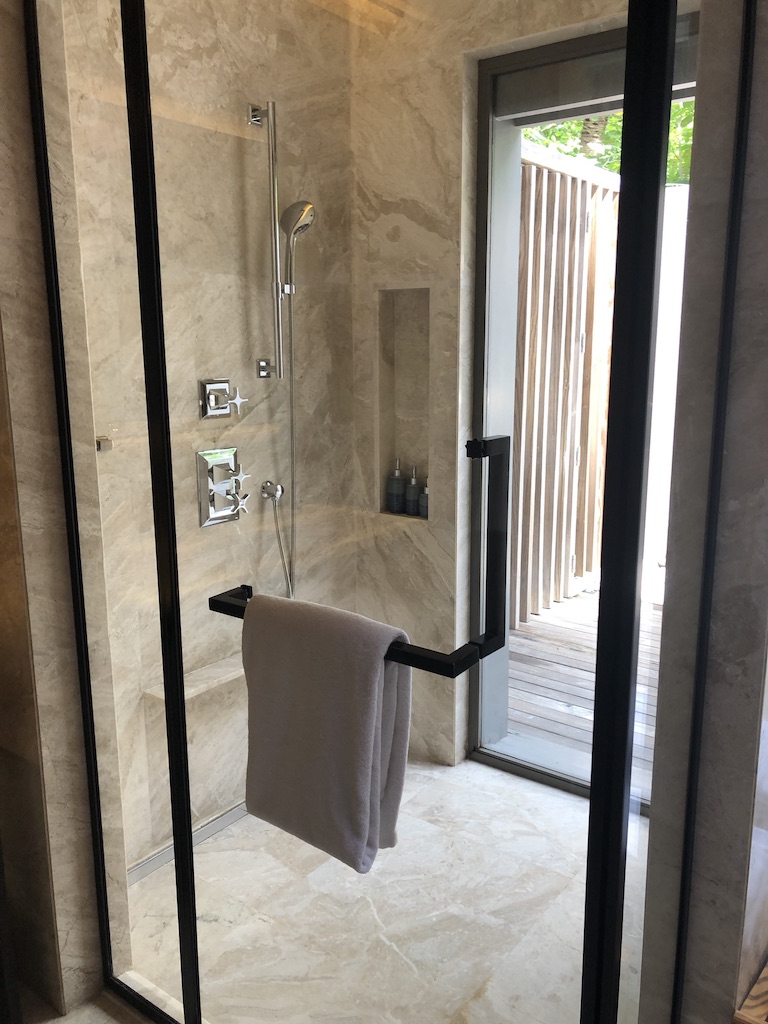 バトラーに聞いた!セントレジス・モルディブ・ヴォンムリ・リゾート 目的別、適した部屋とは? 20 セントレジス・モルディブ・ヴォンムリ・リゾート 部屋 子連れ どこがいい? シュノーケリング プライバシー