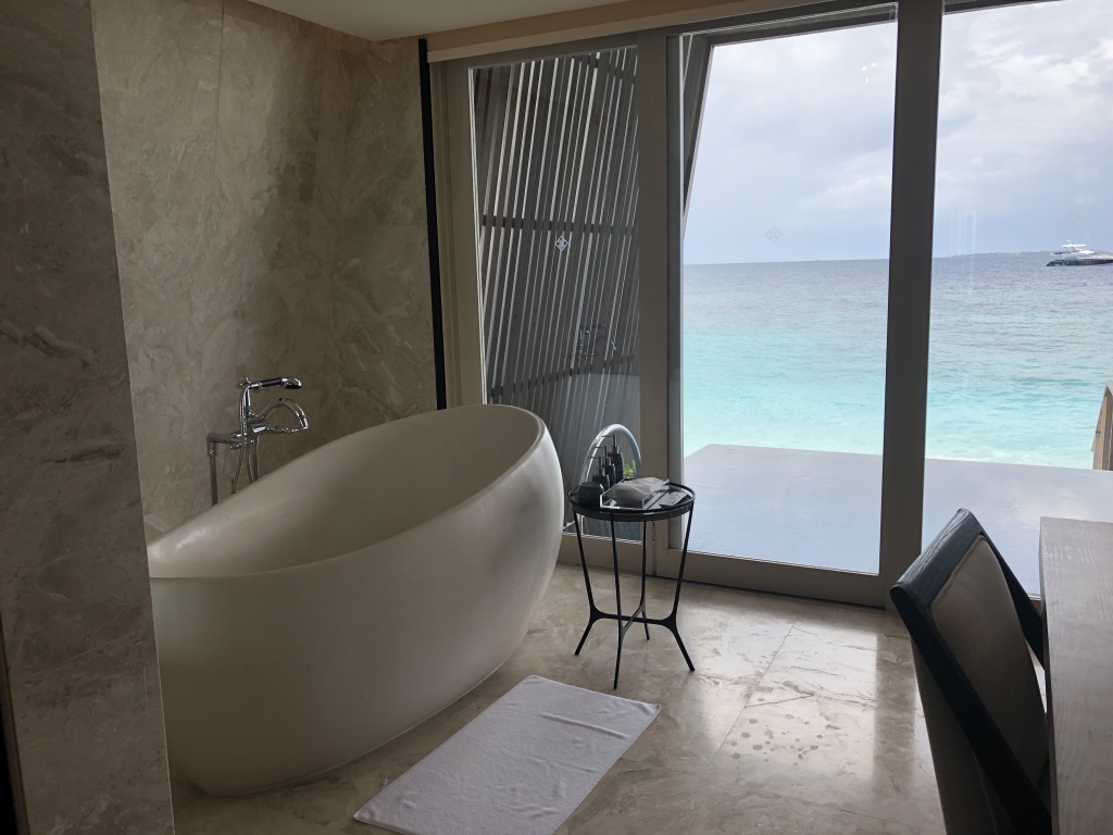 バトラーに聞いた!セントレジス・モルディブ・ヴォンムリ・リゾート 目的別、適した部屋とは? 39 セントレジス・モルディブ・ヴォンムリ・リゾート 部屋 子連れ どこがいい? シュノーケリング プライバシー