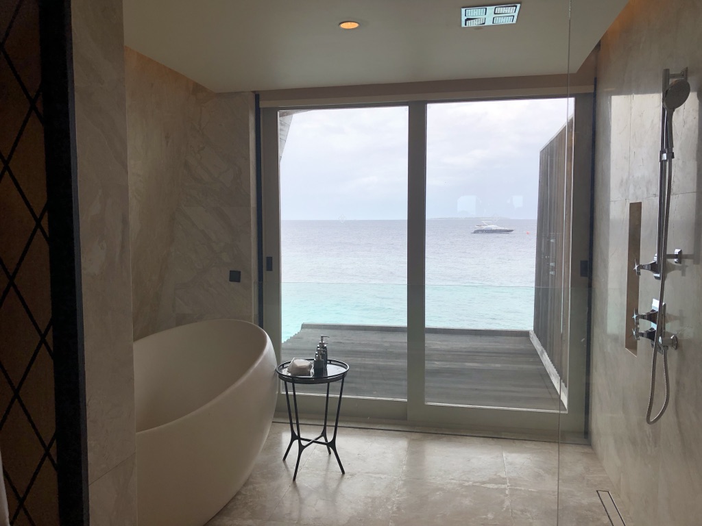 バトラーに聞いた!セントレジス・モルディブ・ヴォンムリ・リゾート 目的別、適した部屋とは? 50 セントレジス・モルディブ・ヴォンムリ・リゾート 部屋 子連れ どこがいい? シュノーケリング プライバシー