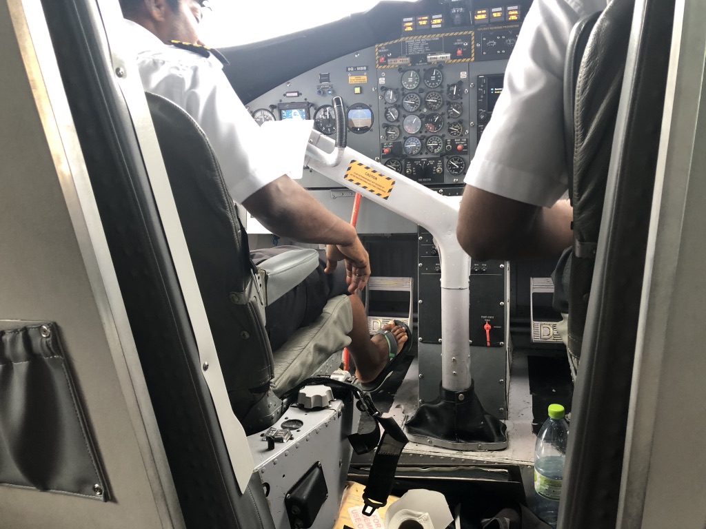 セントレジス・モルディブ・ヴォンムリ・リゾート帰りの水上飛行機の時間は?ラウンジは何時まで利用できる? 6 セントレジス・モルディブ・ヴォンムリ・リゾート チェックアウト 水上飛行機 時間 ラウンジ 利用 飲み物 食べ物 シャワー