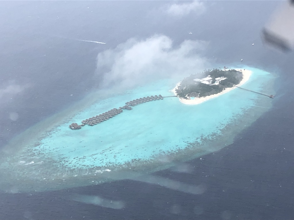 セントレジス・モルディブ・ヴォンムリ・リゾート帰りの水上飛行機の時間は?ラウンジは何時まで利用できる? 7 セントレジス・モルディブ・ヴォンムリ・リゾート チェックアウト 水上飛行機 時間 ラウンジ 利用 飲み物 食べ物 シャワー