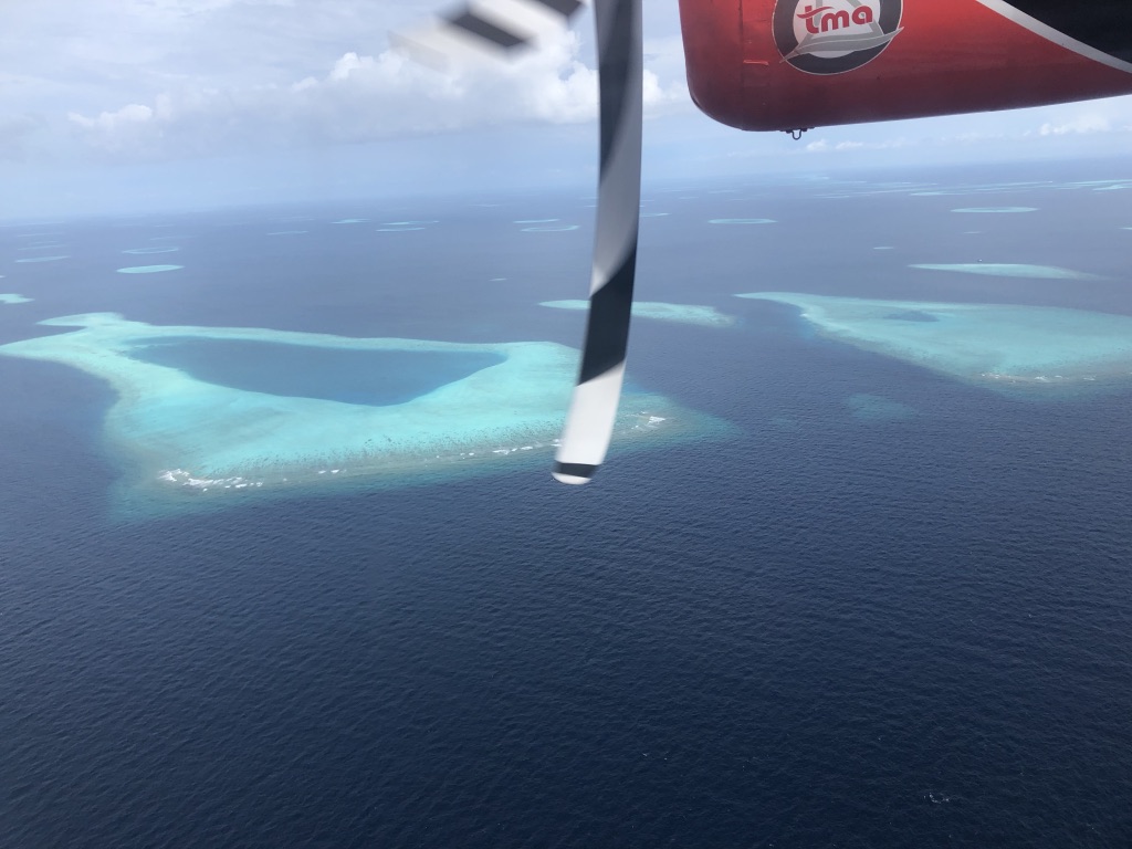 セントレジス・モルディブ・ヴォンムリ・リゾート帰りの水上飛行機の時間は?ラウンジは何時まで利用できる? 9 セントレジス・モルディブ・ヴォンムリ・リゾート チェックアウト 水上飛行機 時間 ラウンジ 利用 飲み物 食べ物 シャワー