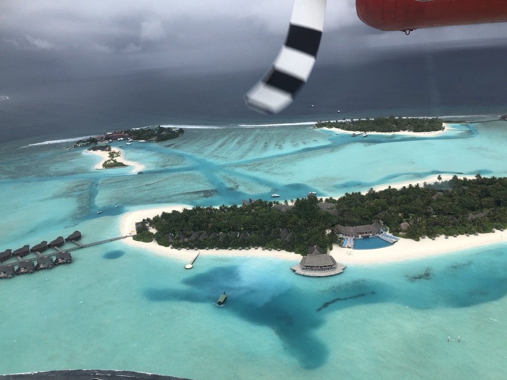 セントレジス・モルディブ・ヴォンムリ・リゾート帰りの水上飛行機の時間は?ラウンジは何時まで利用できる? 10 セントレジス・モルディブ・ヴォンムリ・リゾート チェックアウト 水上飛行機 時間 ラウンジ 利用 飲み物 食べ物 シャワー