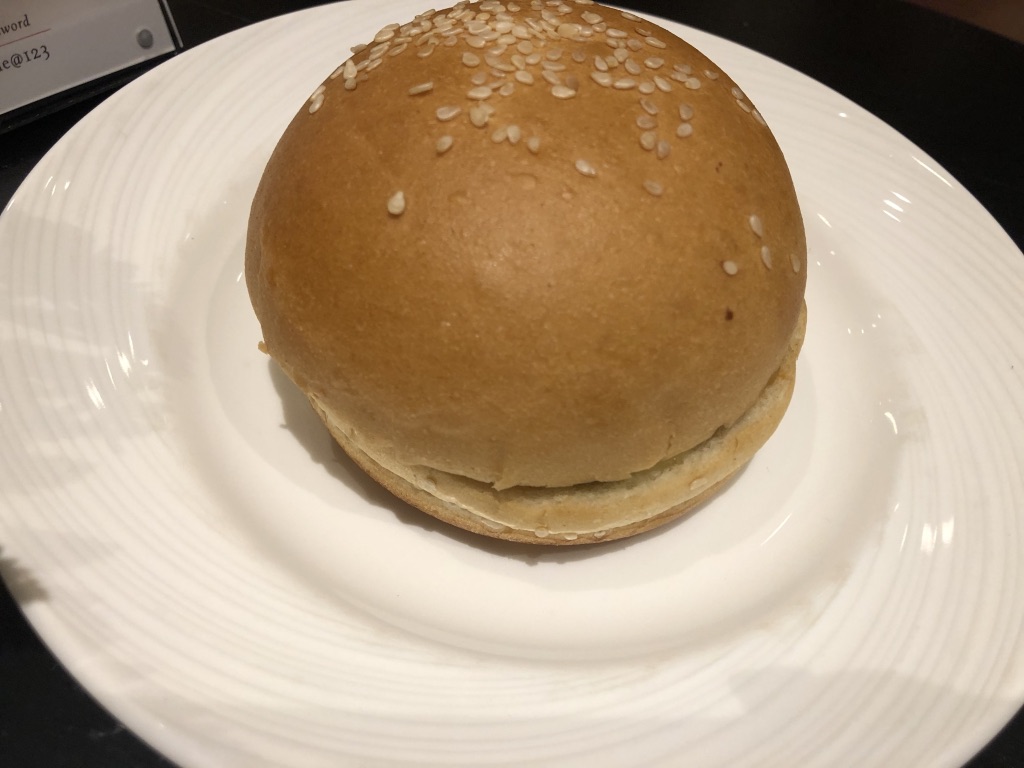 セントレジス・モルディブ・ヴォンムリ・リゾート帰りの水上飛行機の時間は?ラウンジは何時まで利用できる? 16 セントレジス・モルディブ・ヴォンムリ・リゾート チェックアウト 水上飛行機 時間 ラウンジ 利用 飲み物 食べ物 シャワー