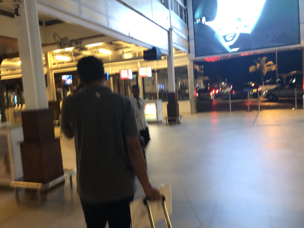 セントレジス・モルディブ・ヴォンムリ・リゾート帰りの水上飛行機の時間は?ラウンジは何時まで利用できる? 23 セントレジス・モルディブ・ヴォンムリ・リゾート チェックアウト 水上飛行機 時間 ラウンジ 利用 飲み物 食べ物 シャワー