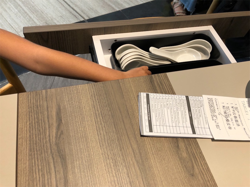 シンガポールチャンギ空港直結大型モールJewel(ジュエル)で買えるバラマキ土産10選 31 シンガポール チャンギ空港直結 大型モール Jewel ジュエル バラマキ 土産 オススメ レストラン タピオカ 人気