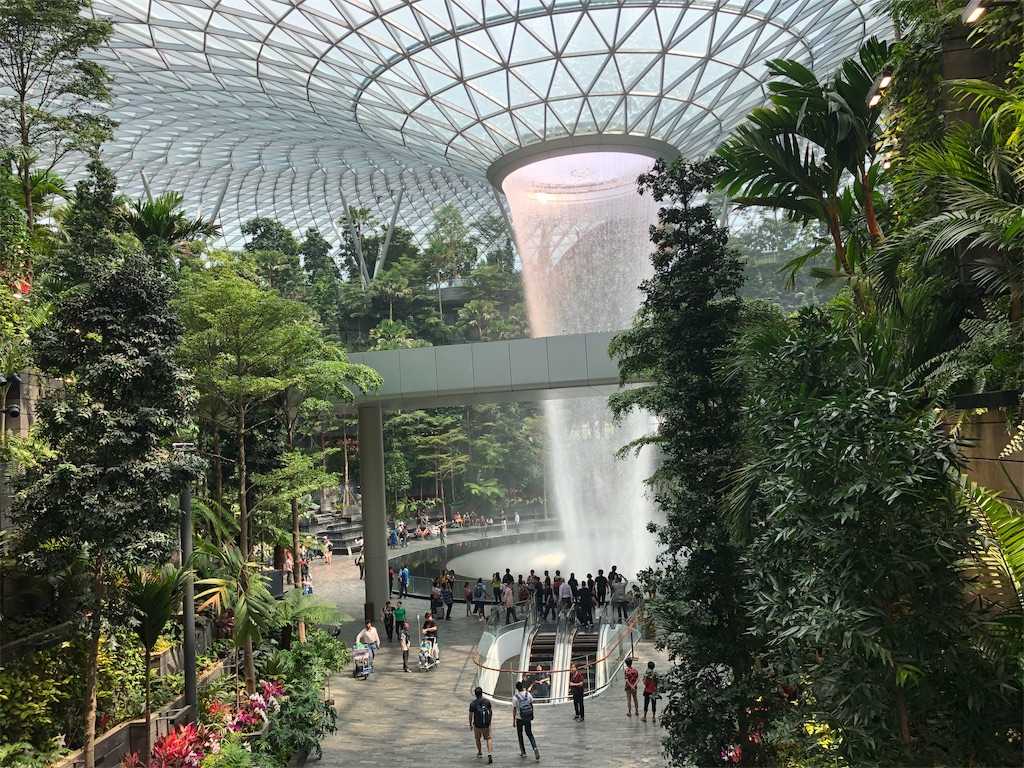 シンガポール チャンギ空港直結 大型モール Jewel ジュエル バラマキ 土産 オススメ レストラン タピオカ 人気 20191122112505