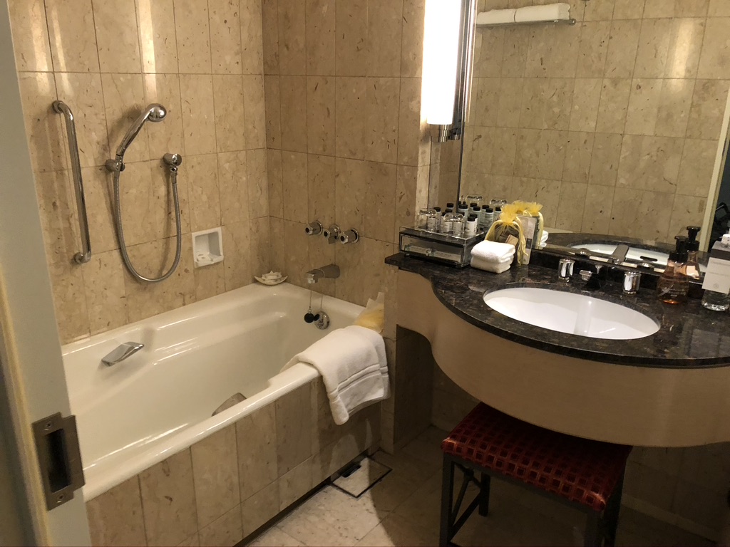 神戸シェラトンホテル＆タワーズ　プリファードフロアデラックスツインルーム　朝食　クラブラウンジ　宿泊記　口コミ　レビュー　SPGアメックス　特典　子供添い寝無料