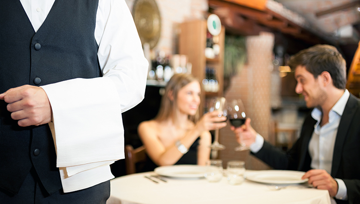 海外旅行　チップ　いくら　相場　いつ渡す　チップが必要な国　いらない国　体験談