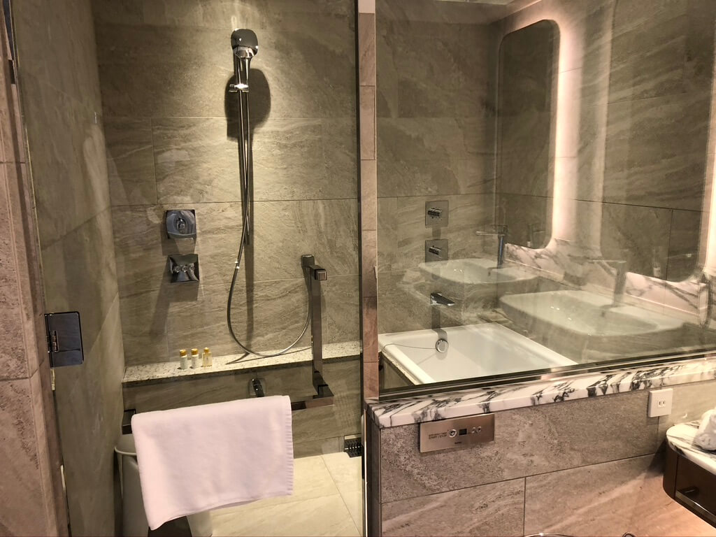 ウェスティン都ホテル京都　ラグジュアリースイート平安京ビュー　SPGアメックス　新型コロナウイルス対策　luxury　suite　COVID-19 ラウンジ　朝食