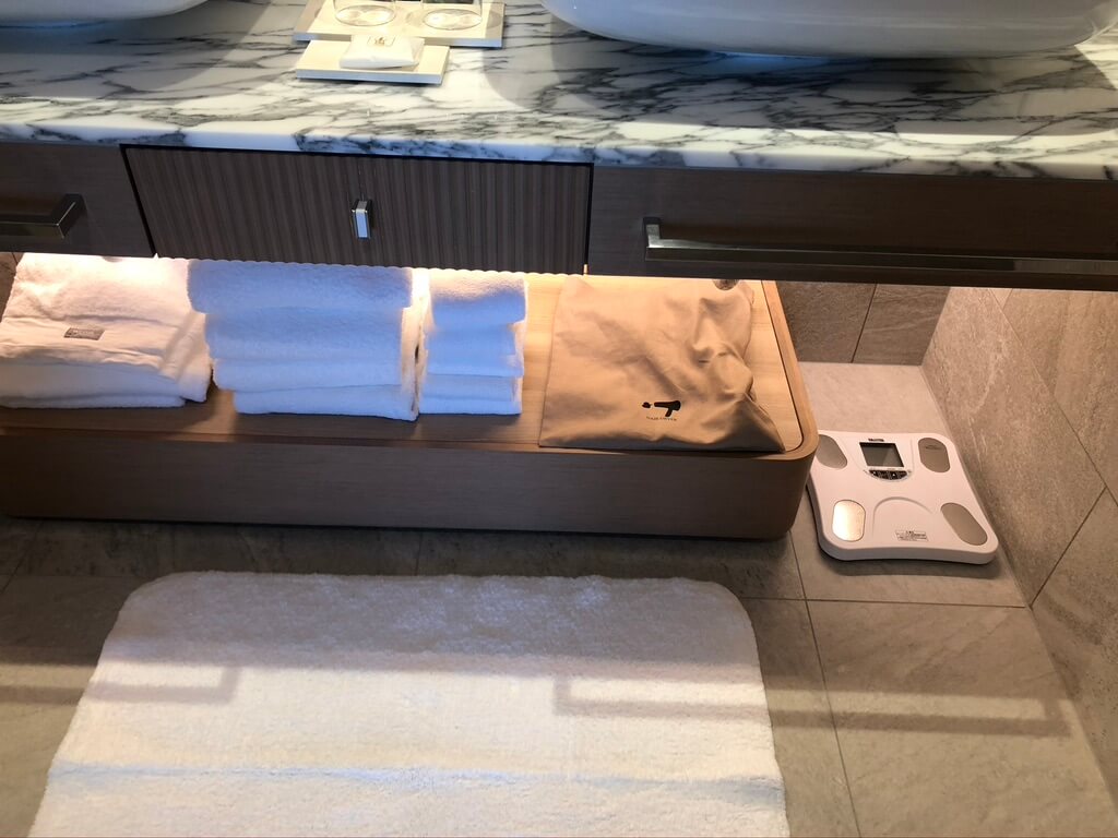 ウェスティン都ホテル京都　ラグジュアリースイート平安京ビュー　SPGアメックス　新型コロナウイルス対策　luxury　suite　COVID-19 ラウンジ　朝食