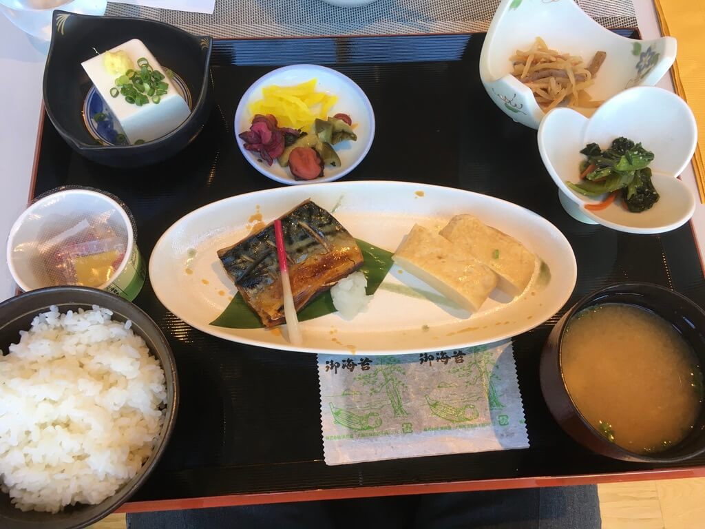 コートヤード・バイ・マリオット新大阪ステーション　Courtyard by Marriott ShinOsaka Station　エグゼクティブフロアデラックスルーム コロナ COVID-19　ラウンジ　朝食