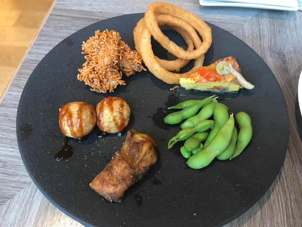 コートヤード・バイ・マリオット新大阪ステーション　Courtyard by Marriott ShinOsaka Station　エグゼクティブフロアデラックスルーム コロナ COVID-19　ラウンジ　朝食