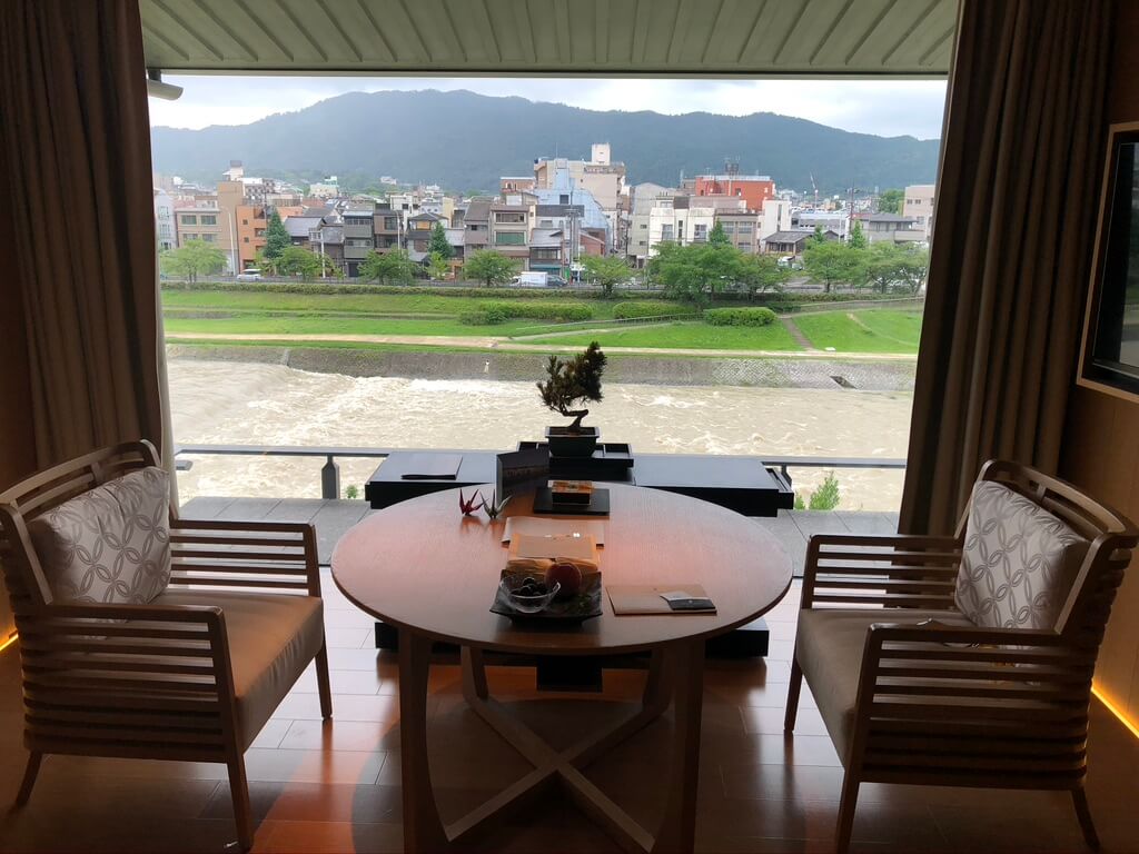 リッツカールトン京都　spgamex プラチナ会員　グランドデラックスカモガワリバービュー　朝食　コロナ　covid-19 ritzcarlton-kyoto