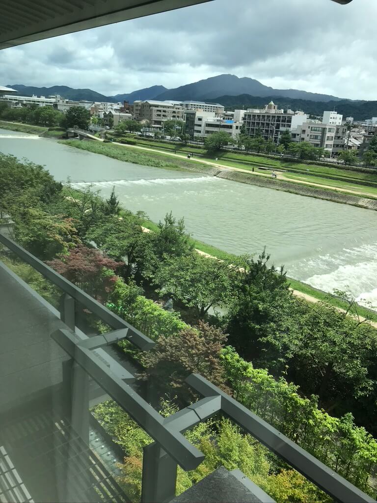 【リッツカールトン京都】グランドデラックスカモガワリバービュー宿泊記☆ホテル内の美しい空間に終始見惚れっぱなしの宿泊だった。 44 リッツカールトン京都 spgamex プラチナ会員 グランドデラックスカモガワリバービュー 朝食 コロナ covid-19 ritzcarlton-kyoto