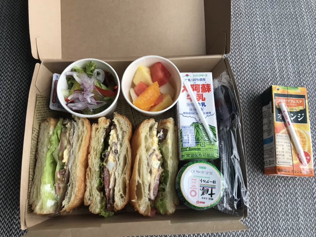 【コートヤード・バイ・マリオット大阪本町】コラボレーションツイン宿泊記☆コートヤード新大阪とコートヤード本町ならどっちがいい?追記:コロナ禍の朝食BOXなど 93 フェアフィールド・バイ・マリオット大阪難波 スーペリアキング SPGアメックス spgamex 特典 朝食