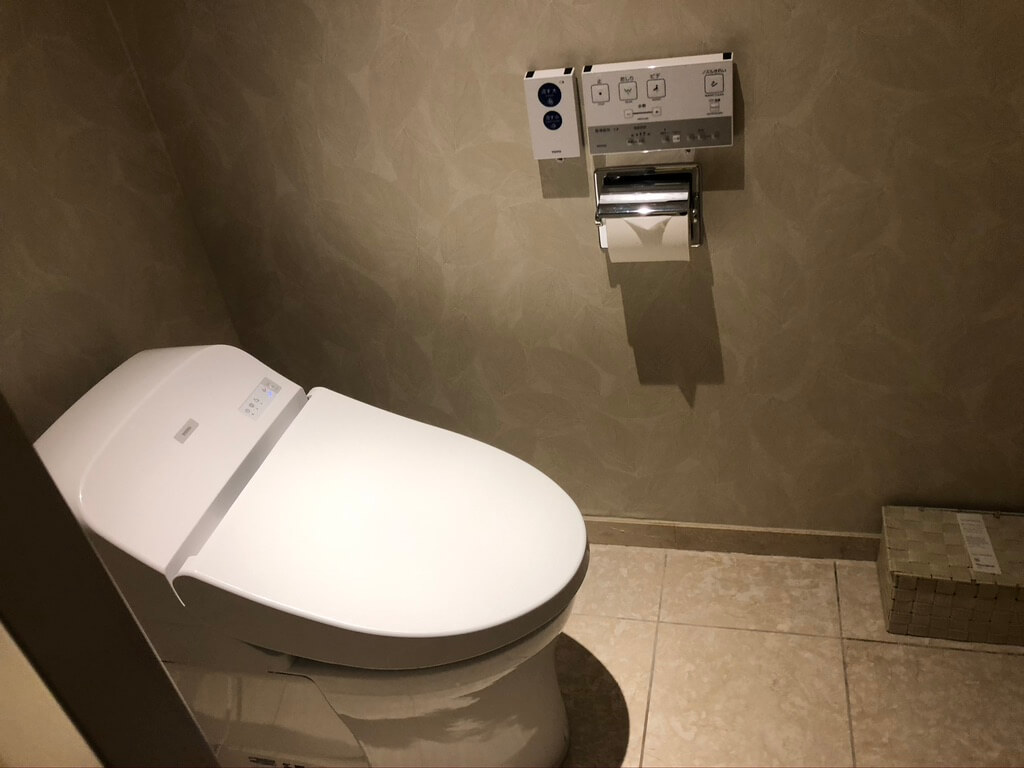 シェラトン都ホテル大阪　シェラトンジュニアスイート　spgamex 特典　プラチナ　朝食　ラウンジ　コロナ