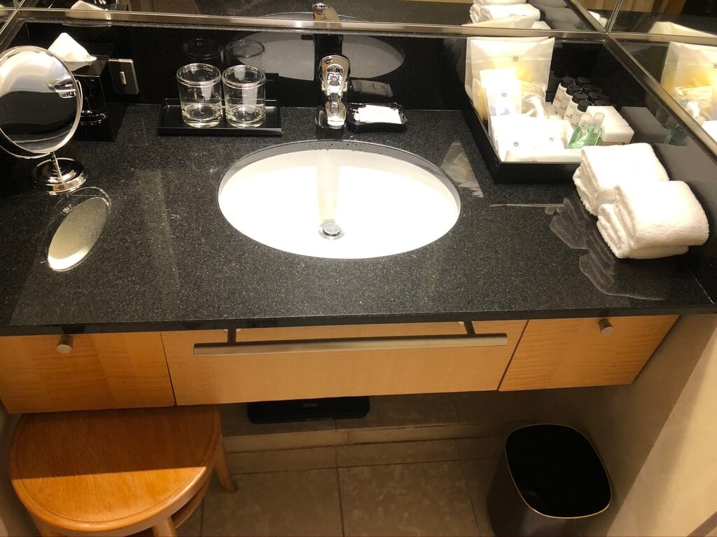 シェラトン都ホテル大阪　シェラトンジュニアスイート　spgamex 特典　プラチナ　朝食　ラウンジ　コロナ