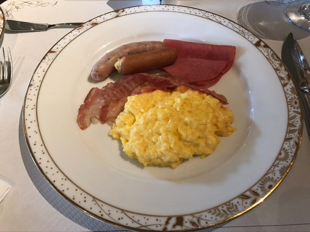 シェラトン都ホテル大阪　シェラトンジュニアスイート　spgamex 特典　プラチナ　朝食　ラウンジ　コロナ