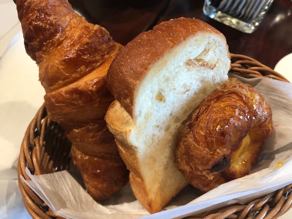 シェラトン都ホテル大阪　シェラトンジュニアスイート　spgamex 特典　プラチナ　朝食　ラウンジ　コロナ