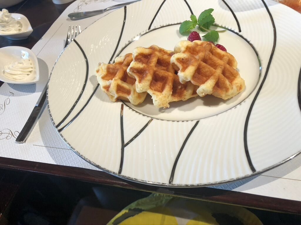 シェラトン都ホテル大阪　シェラトンジュニアスイート　spgamex 特典　プラチナ　朝食　ラウンジ　コロナ