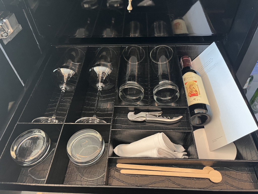 セントレジスバンコク　宿泊記　送迎　アクセス　朝食　プール　ジム　サウナ　子供添い寝年齢　マリオットボンヴォイアメックス　プラチナ特典　バトラーサービス