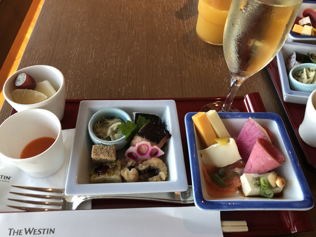 ウェスティン都ホテル京都　子連れ　宿泊記　ブログ　2ベッドルームスイート 1キングベッド＆2シングルベッド　子供添い寝　ジム　プール　温泉　朝食　クラブラウンジ　spgアメックス紹介　プラチナ特典　アメニティ