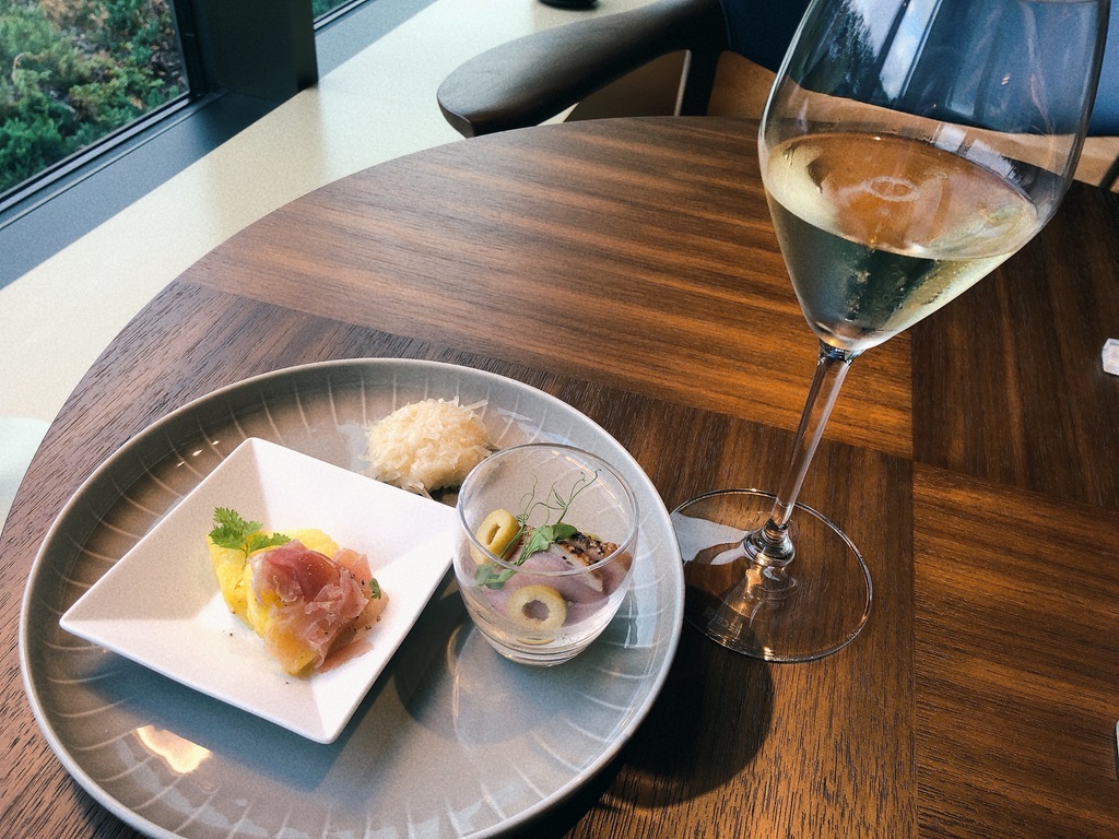 リッツカールトン福岡　クラブラウンジ　朝食　料金　アフタヌーンティ