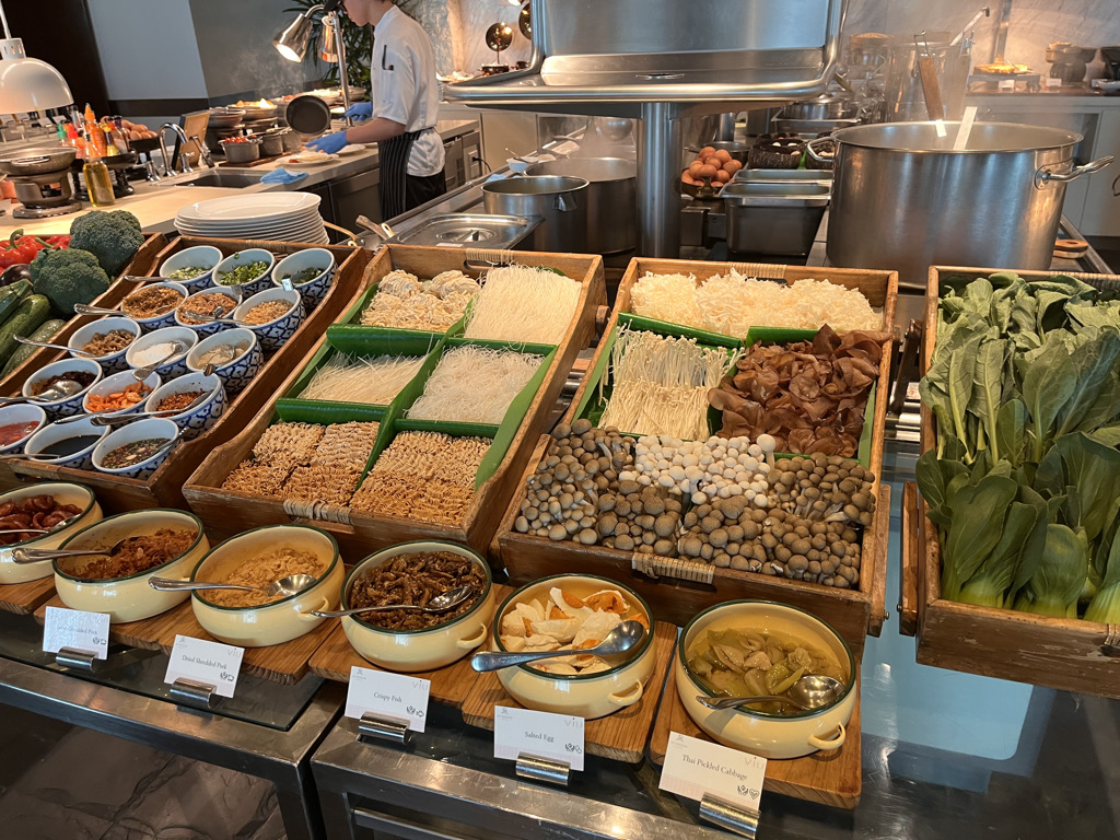 セントレジスバンコク　宿泊記　送迎　アクセス　朝食　プール　ジム　サウナ　子供添い寝年齢　マリオットボンヴォイアメックス　プラチナ特典　バトラーサービス