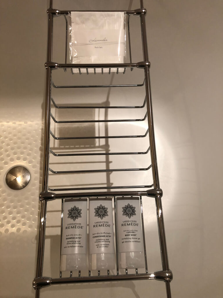 セントレジス大阪　ブログ　　宿泊記　子供添い寝　朝食　アクセス　駐車場　タイタニックオムレツ　プラチナ特典　バトラーサービス　マリオットボンヴォイアメックス　紹介　アメニティ