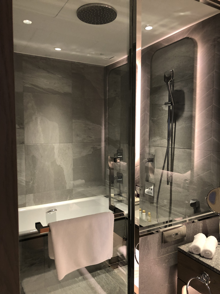 ウェスティン都ホテル京都　子連れ　宿泊記　ブログ　2ベッドルームスイート 1キングベッド＆2シングルベッド　子供添い寝　ジム　プール　温泉　朝食　クラブラウンジ　spgアメックス紹介　プラチナ特典　アメニティ