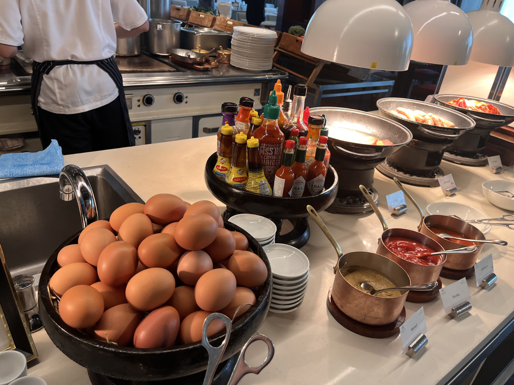 セントレジスバンコク　宿泊記　送迎　アクセス　朝食　プール　ジム　サウナ　子供添い寝年齢　マリオットボンヴォイアメックス　プラチナ特典　バトラーサービス