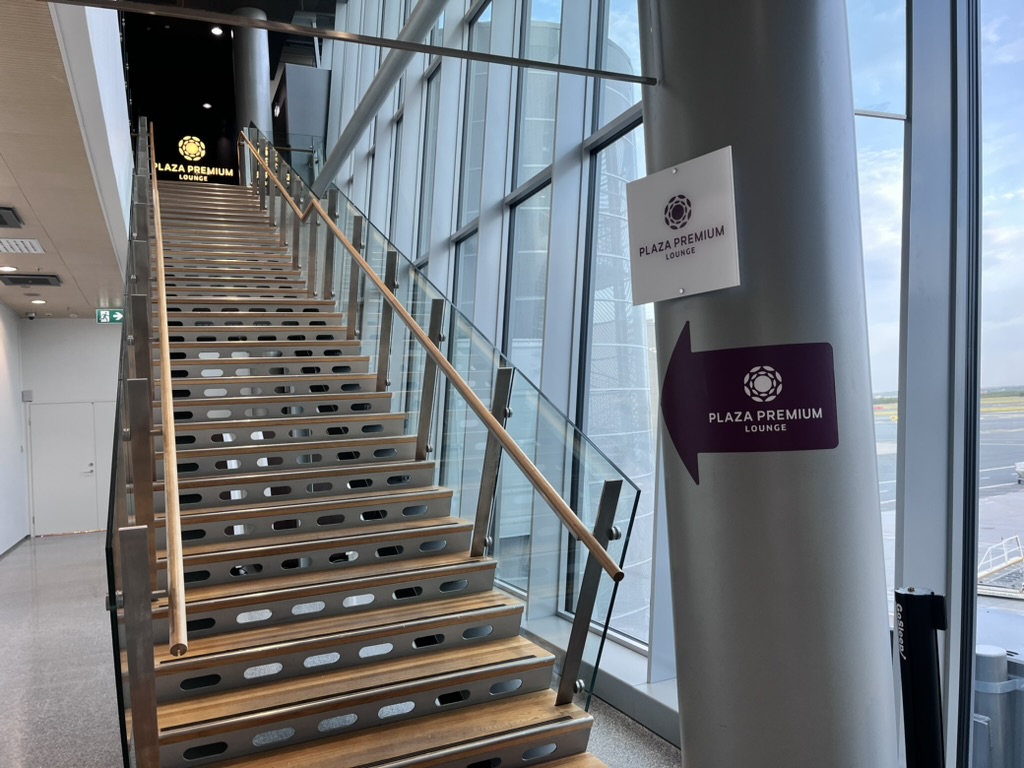 フィンエア　ay80便　評判　最悪　セントレア　プライオリティパス　ラウンジ